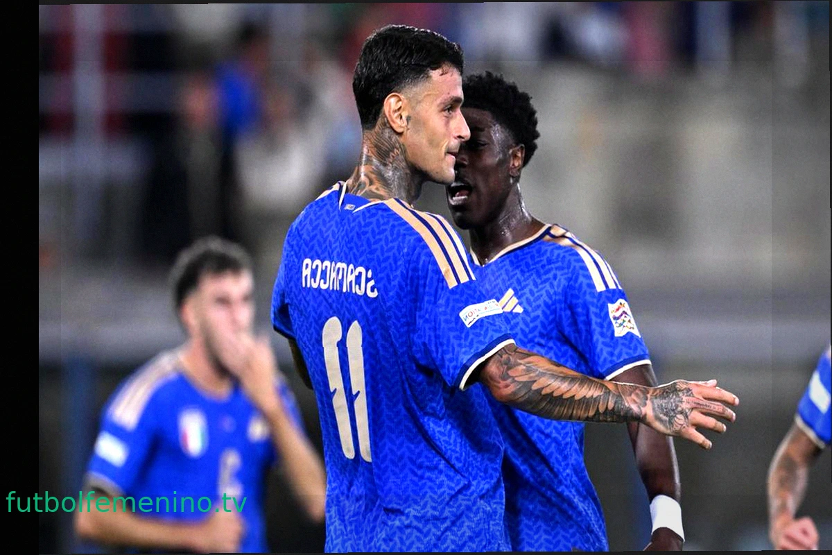 Italia Gana al Descanso con Gol de Scamacca