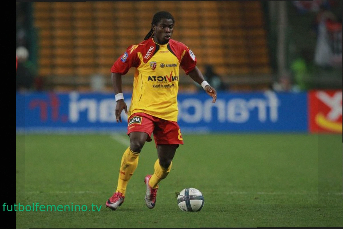 Serge Aurier rejoint le Racing Club de Lens en tant qu'entraîneur adjoint des moins de 15 ans