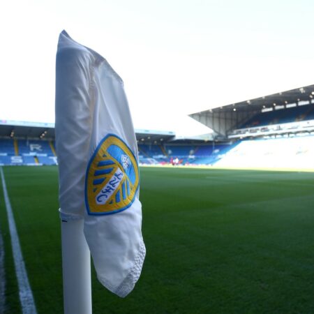 Leeds United rechaza oferta millonaria por joven promesa