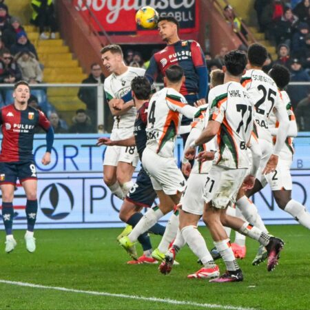 El Genoa supera al Venezia y se acerca a la permanencia