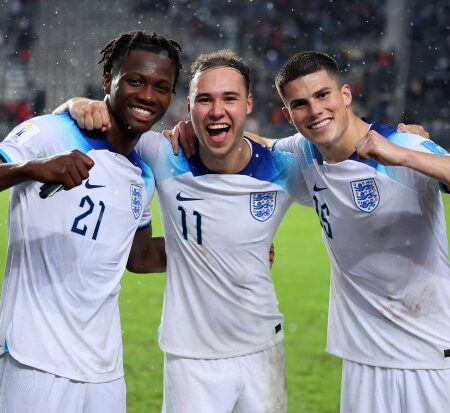 El defensor del Bournemouth se prepara para una intensa batalla de fichajes este verano