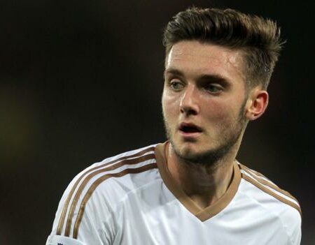 Matt Grimes refuerza al Coventry City en su búsqueda del ascenso