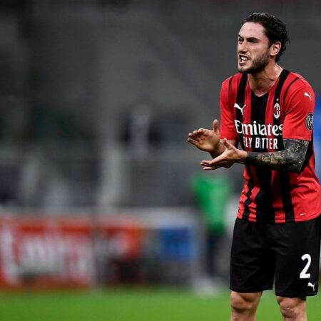 Calabria se abstiene de comentar sobre conflictos y anticipa el encuentro con el Milan