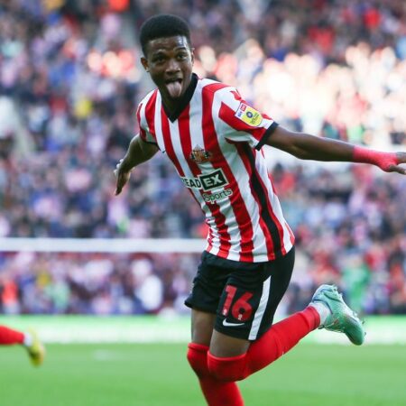 Sunderland analiza fichar a mediocampista de la Premier League para la próxima temporada