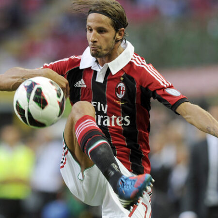 Antonini cuestiona la trayectoria de Lo Monaco en el fútbol
