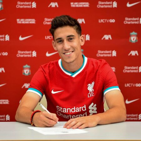 Liverpool considera la incorporación del prometedor defensa Konstantinos Koulierakis