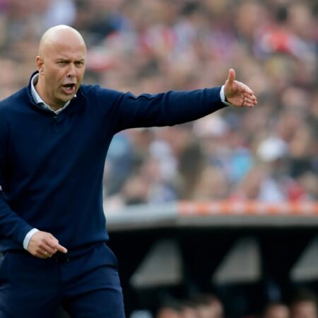 Arne Slot responde tras el informe de la FA que dice que el jefe del Liverpool le dijo al árbitro Michael Oliver que lo «culparía» si los Reds no ganan la Premier League
