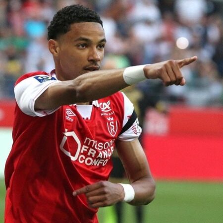 Arsenal intensifica su interés en el delantero de 80 millones de euros Hugo Ekitike
