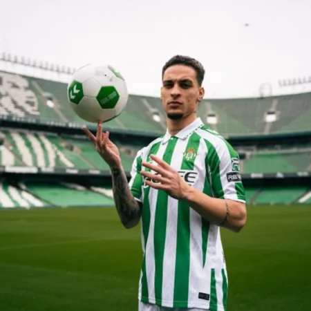 Antony Vinculado a un Posible Fichaje Sorpresa en la Premier League Mientras Considera Quedarse en el Real Betis