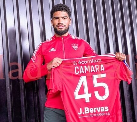 Mahdi Camara busca dar el salto a la Premier League, el Brest dispuesto a negociar su salida
