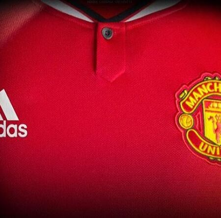 La Cláusula de Descenso de Adidas Aumenta la Presión sobre el Manchester United