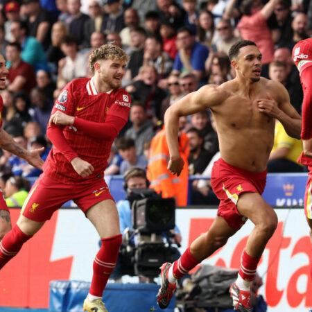 El Liverpool busca sellar el título de la Premier League contra el Tottenham