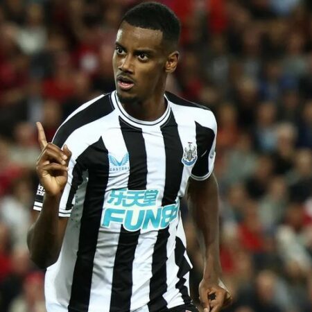 Liverpool en Batalla con Newcastle por Ekitike ante Dificultades con Isak