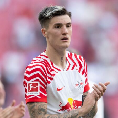 Benjamin Sesko envía un mensaje sobre su futuro a los pretendientes de la Premier League