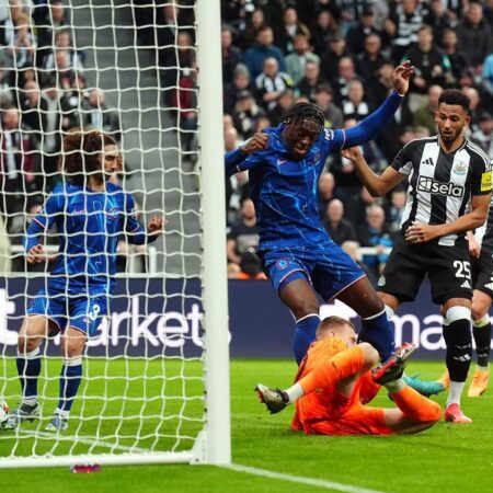 Newcastle derrota al Chelsea 2-0 y recupera el tercer puesto