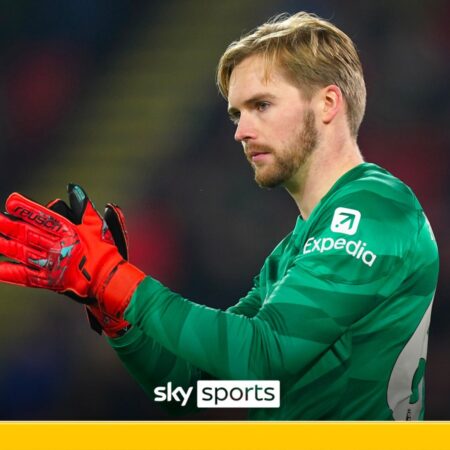 Bayer Leverkusen complete signing of Brentford goalkeeper Mark Flekken