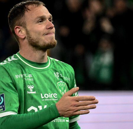 Augsburg vende a Irvin Cardona al Saint-Étienne por 2.5 millones de euros