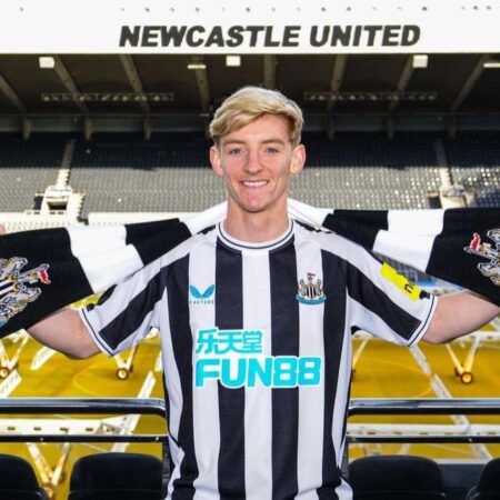 Newcastle United Vuelve a la Carga por Anthony Elanga