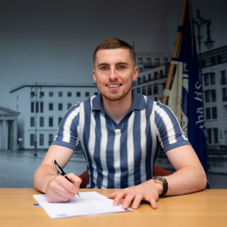 Otro club de la Bundesliga, interesado en Jonjoe Kenny