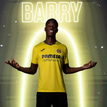 El Everton pone sus ojos en Thierno Barry, delantero del Villarreal