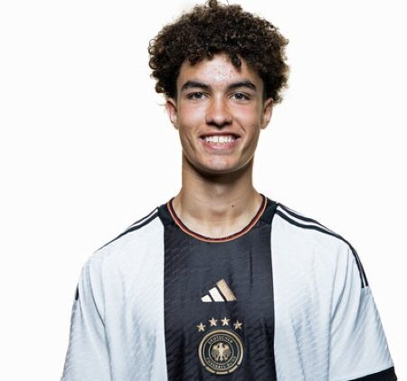 Noah Darvich, insatisfecho con su rol en el Barcelona, busca salida a la Bundesliga