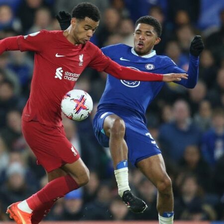 Chelsea y Liverpool exploran fichaje de Malick Fofana tras descenso del Lyon