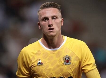 Marcin Bułka, el prometedor portero en la órbita de Manchester United y Chelsea