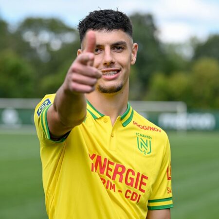 Sunderland presenta oferta por el delantero del Nantes, Matthis Abline