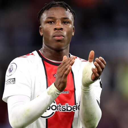 Southampton posee la opción de extender el contrato de Bella-Kotchap hasta 2027 en medio de interés desde la Bundesliga