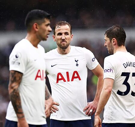 El Tottenham Hotspur Considera al Centrocampista de la Bundesliga Kaishu Sano