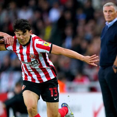 Sunderland Prioriza Refuerzo Defensivo: Jhon Lucumí en la Mira