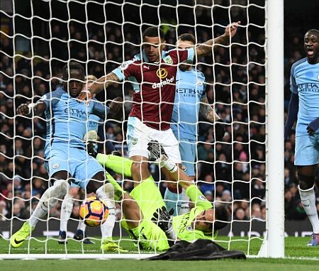 Man City y Burnley Revelan sus Alineaciones para el Duelo de PL