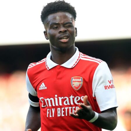 Bukayo Saka Celebra un Hito Histórico con el Arsenal: 100 Contribuciones en 200 Partidos
