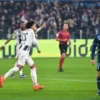 La Palmada Juguetona de Spalletti: El Entrenador Celebra con McKennie Tras un Gol de la Juventus