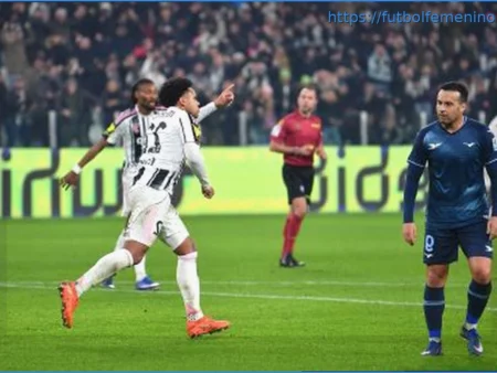 La Palmada Juguetona de Spalletti: El Entrenador Celebra con McKennie Tras un Gol de la Juventus