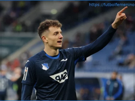 El Agente del Delantero de la Bundesliga Confirma Contactos del Barcelona por Fisnik Asllani