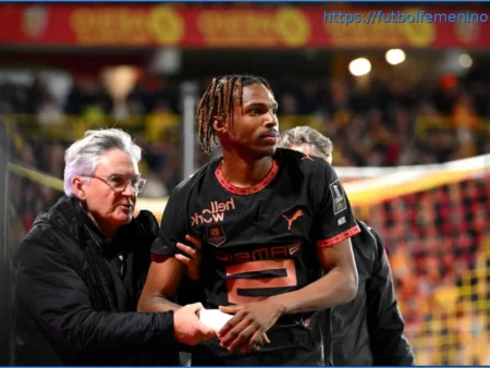 El defensa del Rennes, Jérémy Jacquet, operado con éxito de su lesión en el hombro izquierdo