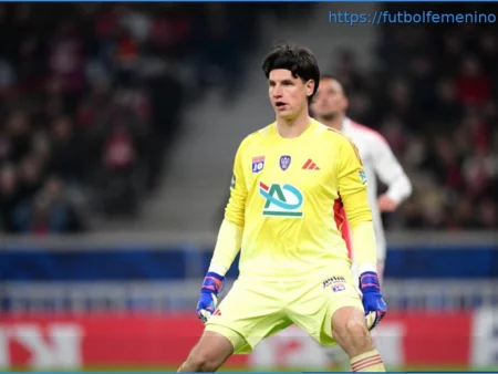 Rémy Descamps: El Portero del OL Extiende su Contrato hasta 2029