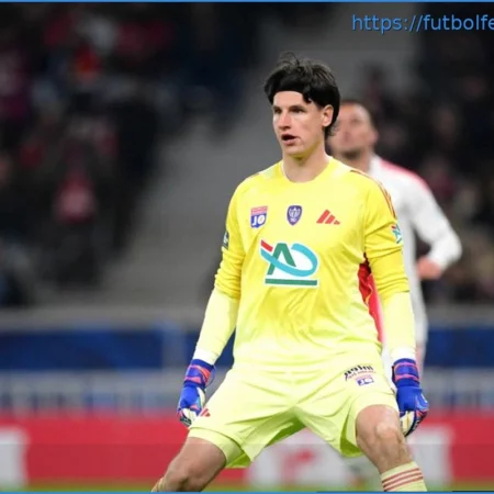 Rémy Descamps: El Portero del OL Extiende su Contrato hasta 2029