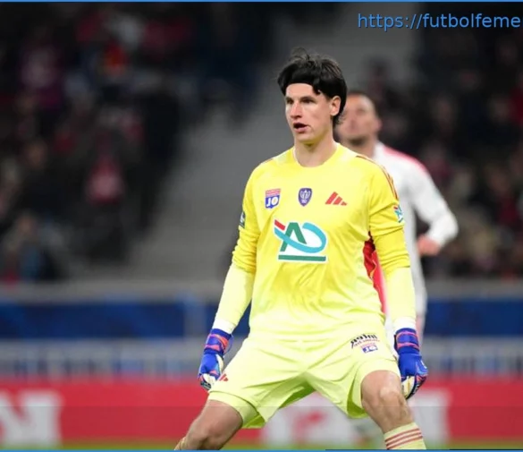 Rémy Descamps: El Portero del OL Extiende su Contrato hasta 2029