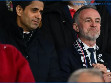 El alcalde de París, Emmanuel Grégoire, y Nasser al-Khelaïfi juntos en el Parque de los Príncipes para el PSG-Toulouse