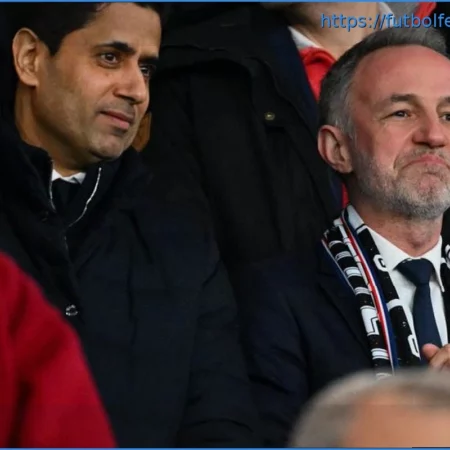 El alcalde de París, Emmanuel Grégoire, y Nasser al-Khelaïfi juntos en el Parque de los Príncipes para el PSG-Toulouse