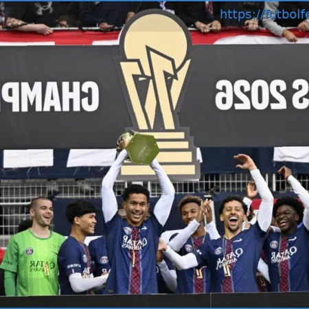 El PSG recibe su trofeo de campeón de Francia en Jean-Bouin
