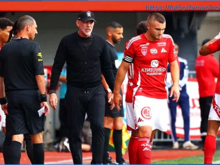 El capitán de Brest, Brendan Chardonnet, sobre la desaparición del entrenador Éric Roy: «Es un shock para todos»