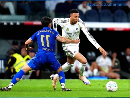 Tres jugadores del Real Madrid reciben premios de la Champions League