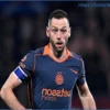 De Vrij riflette, l’Inter attende la risposta alla proposta di rinnovo: «Le offerte dall’estero…»